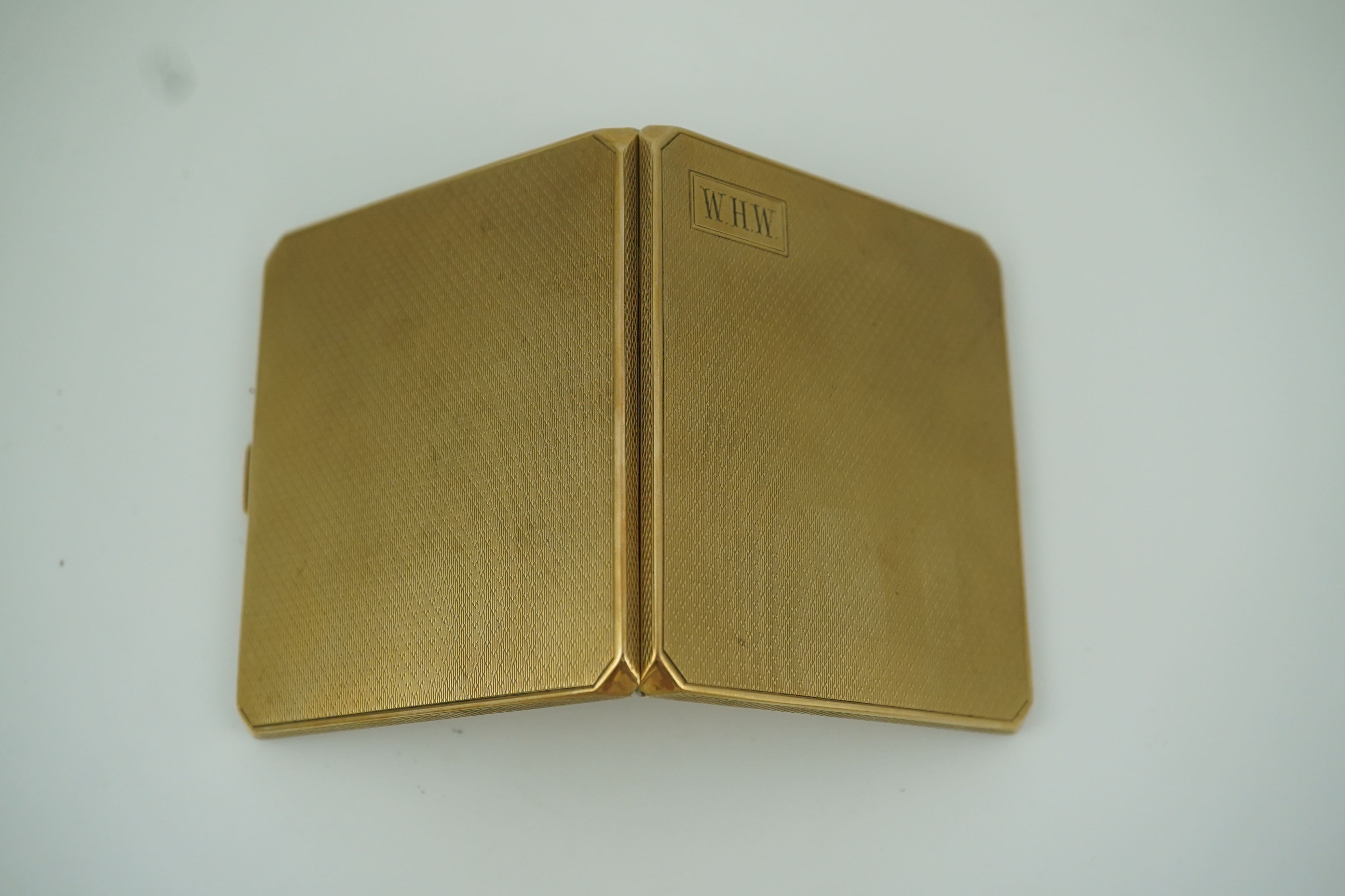 A 9ct gold cigarette case, circa 1930